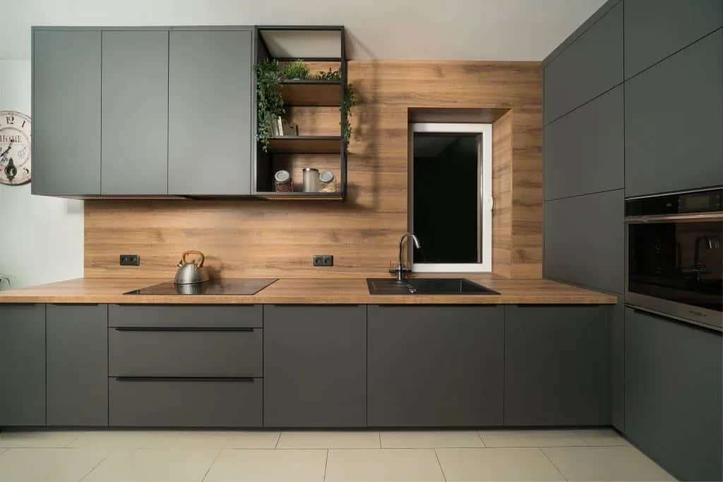 Co położyć na ścianę w kuchni? Odkryj najlepsze materiały i trendy