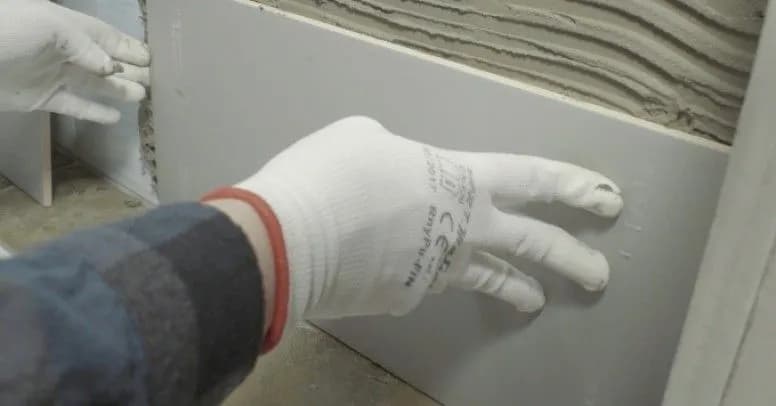 Czy można kłaść kafelki na kafelki? Oto, co musisz wiedzieć