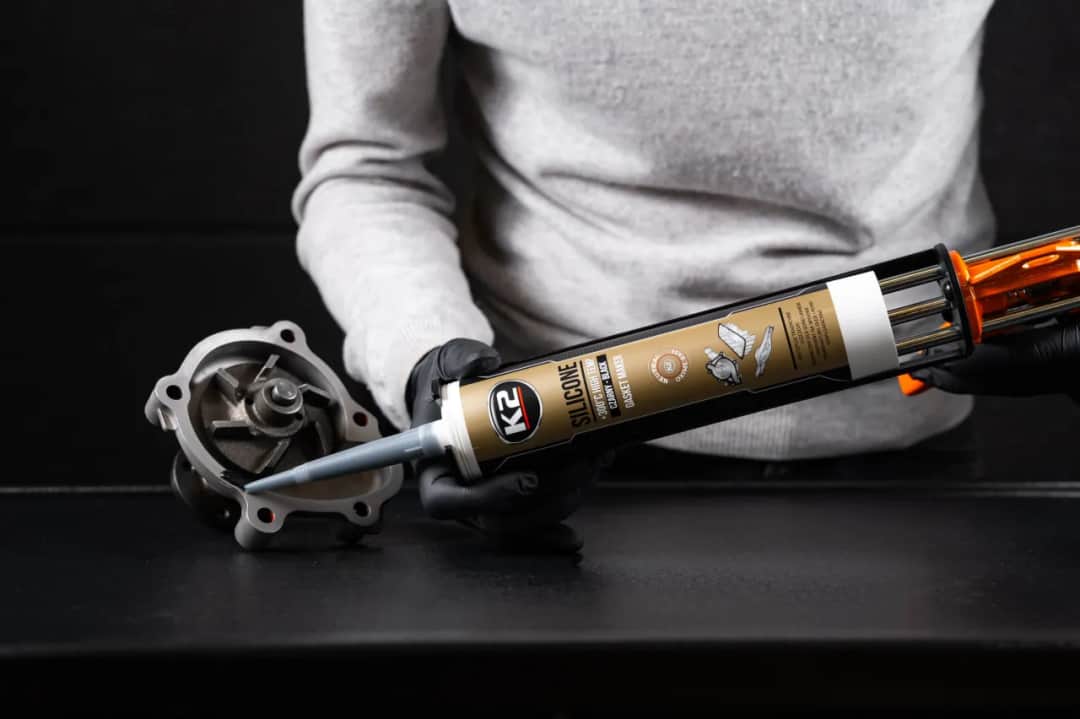 Ile schnie silikon samochodowy? Sprawdź, kiedy możesz dotykać powierzchni